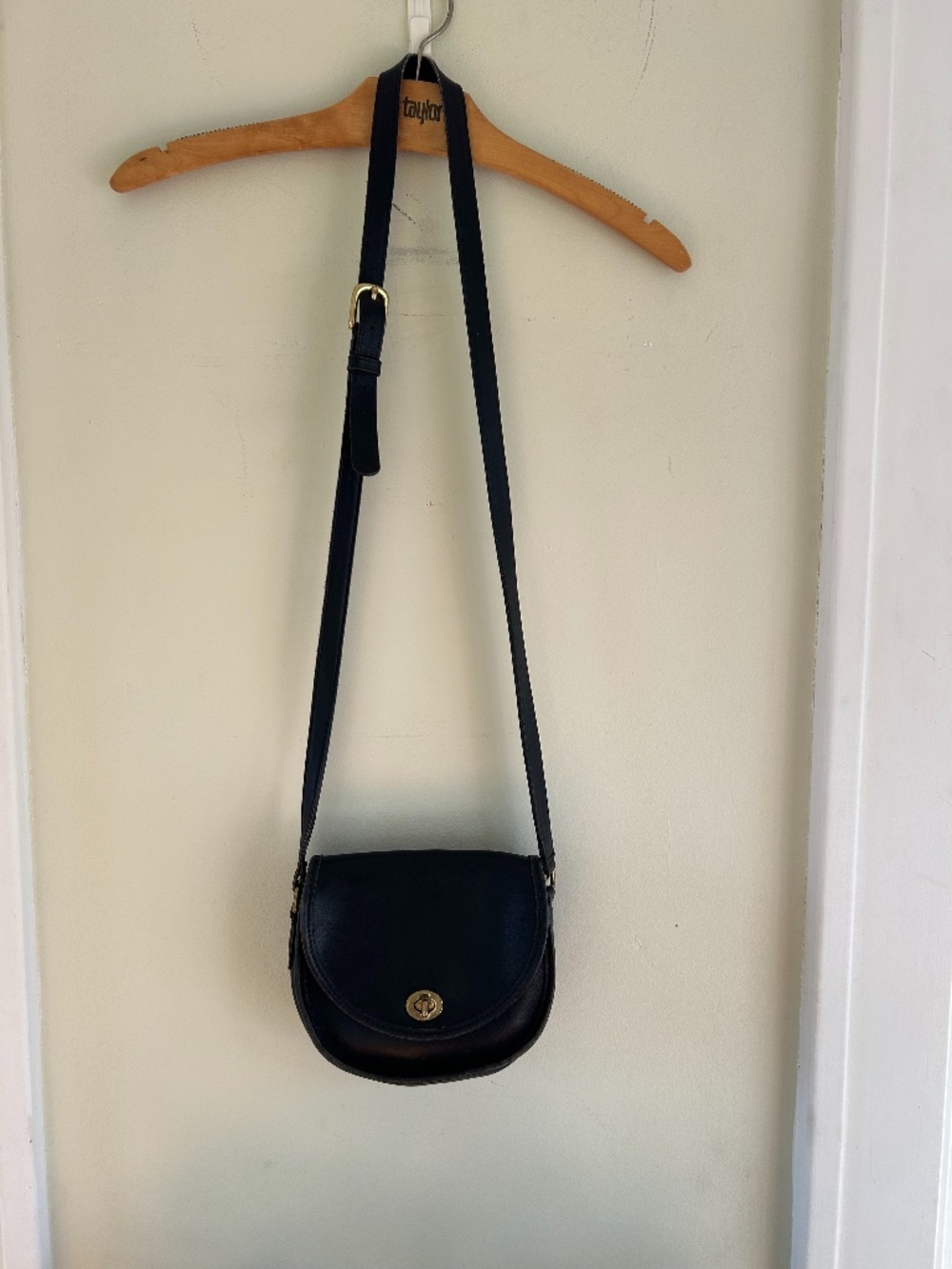 Vintage Black Leather Coach Bag - Picture 2 of 11